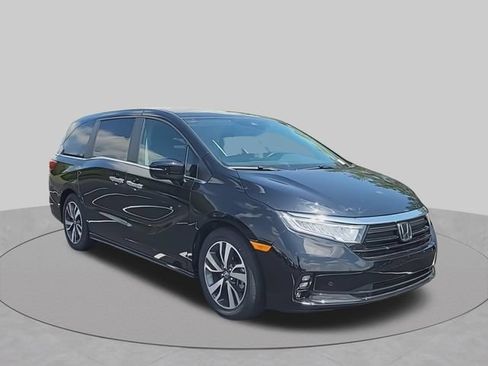 Used 2024 Honda Odyssey Touring image 2