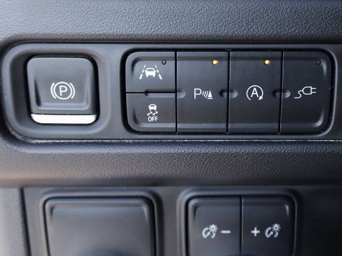 Used 2021 GMC Yukon SLT image 23