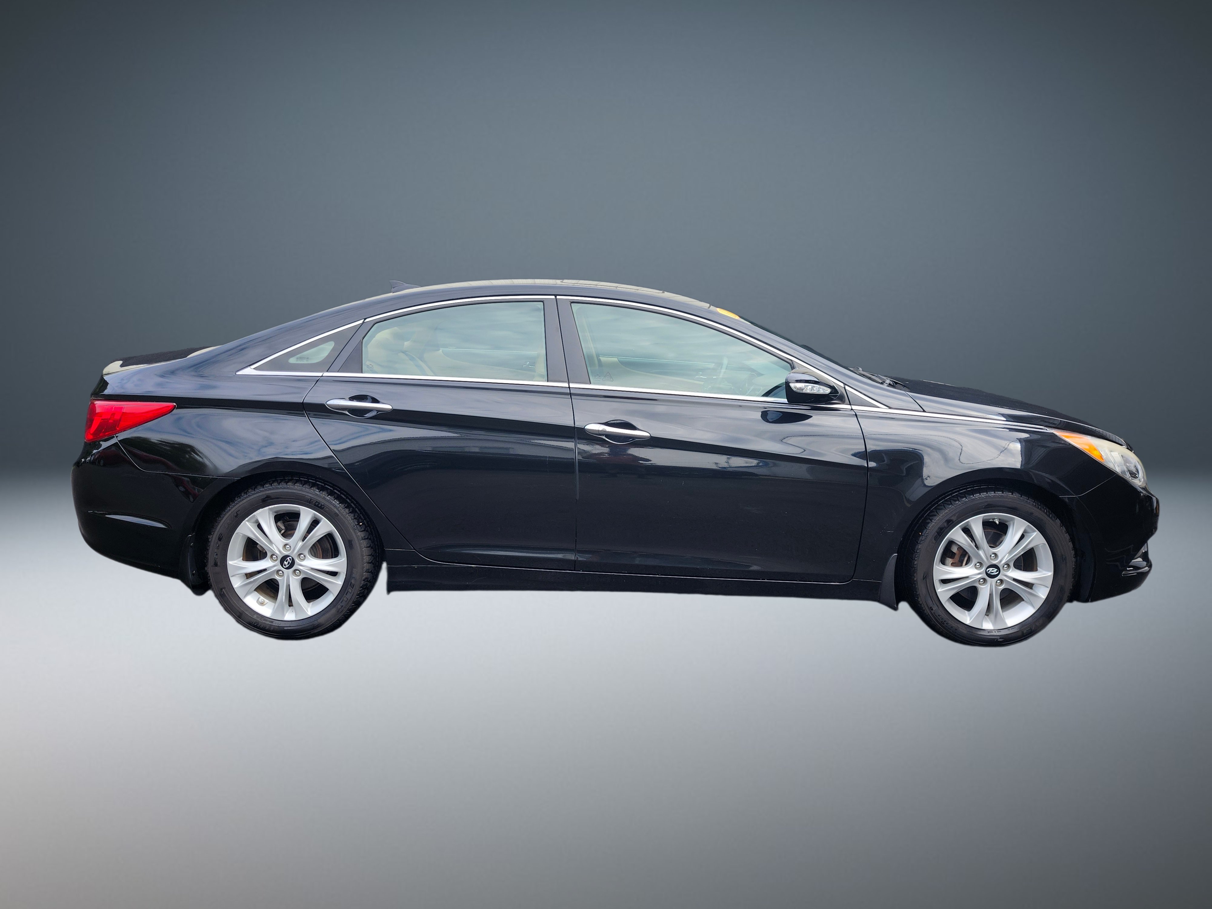 Used 2013 Hyundai Sonata Limited FWD image 2