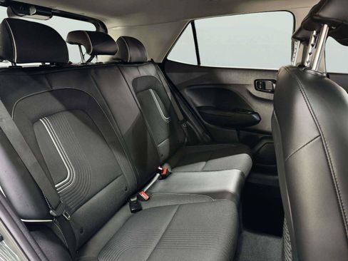 Used 2024 Hyundai Venue Limited FWD image 36