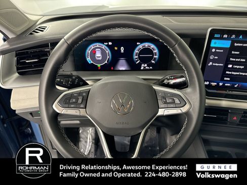 Used 2025 Volkswagen Tiguan SE image 11