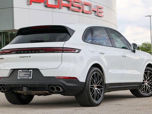Certified 2025 Porsche Cayenne S AWD/4WD image 29