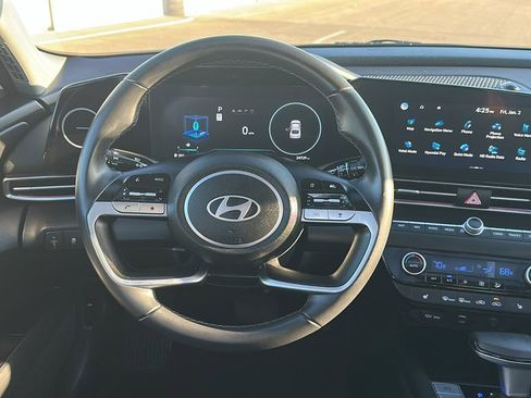 Used 2025 Hyundai Elantra Limited image 22