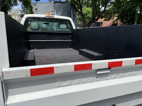 Used 2014 Ford F550 4x4 Regular Cab Super Duty w/ Power Equipment Group image 3
