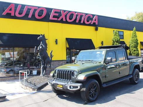 Used 2021 Jeep Gladiator Sport image 1