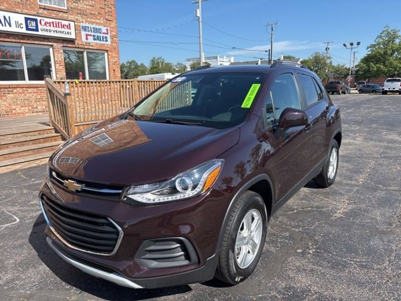 Used 2022 Chevrolet Trax LT w/ Driver Confidence Package image 1