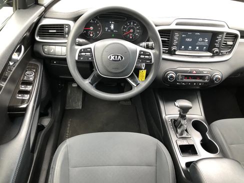 Used 2019 Kia Sorento AWD V6 image 17