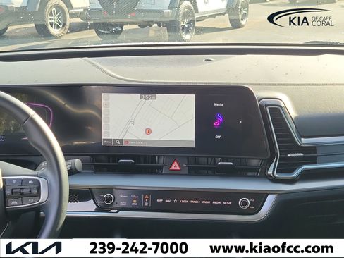 Used 2025 Kia Sportage EX FWD image 17