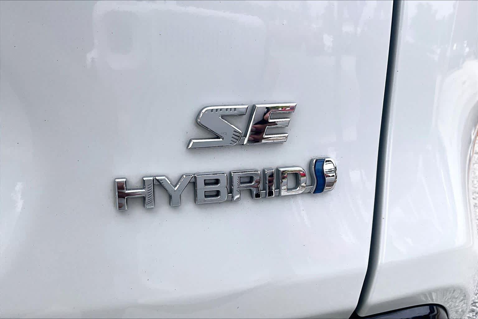 Used 2022 Toyota RAV4 SE w/ Convenience Package AWD/4WD image 10