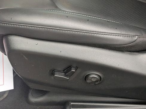 Used 2026 Chrysler Pacifica Select image 15