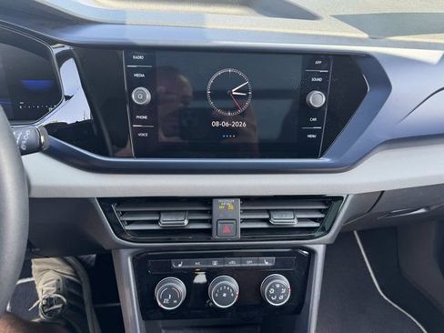 Used 2023 Volkswagen Taos SE w/ Panoramic Sunroof Package AWD/4WD image 18