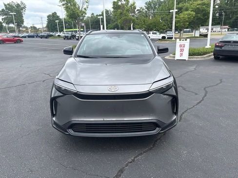 Used 2025 Toyota bZ4X FWD image 5
