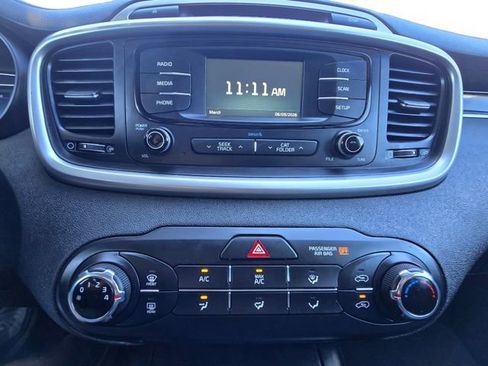 Used 2018 Kia Sorento LX AWD/4WD image 12