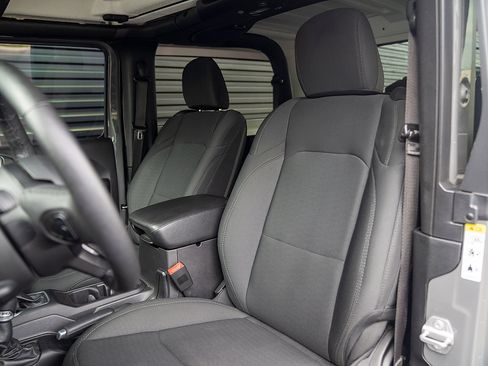 Used 2019 Jeep Wrangler Sport AWD/4WD image 5