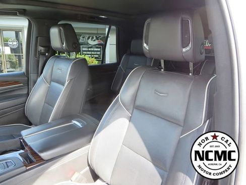Used 2023 Cadillac Escalade Premium Luxury AWD/4WD image 18