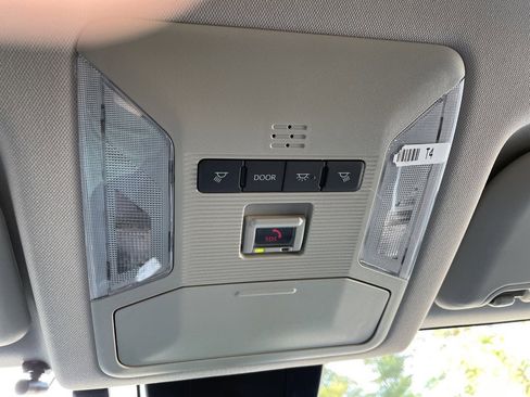 Used 2022 Toyota RAV4 LE image 22