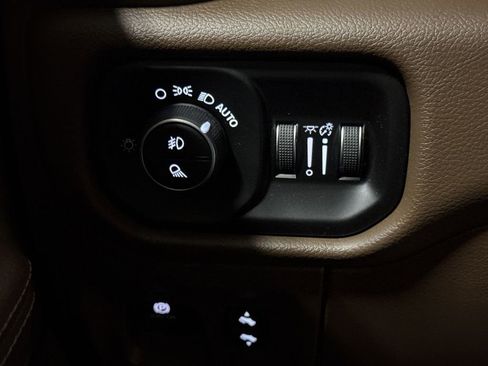 Used 2019 RAM 1500 Laramie image 19