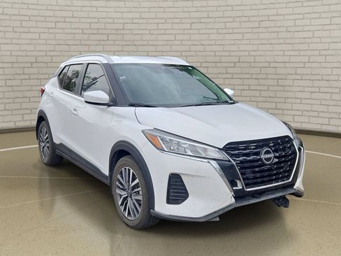 Certified 2024 Nissan Kicks SV FWD image 3