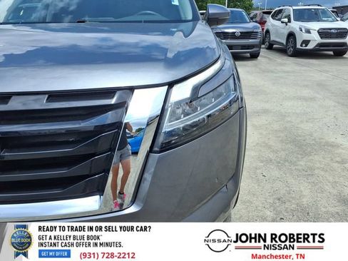 Used 2023 Nissan Pathfinder SL AWD/4WD image 14