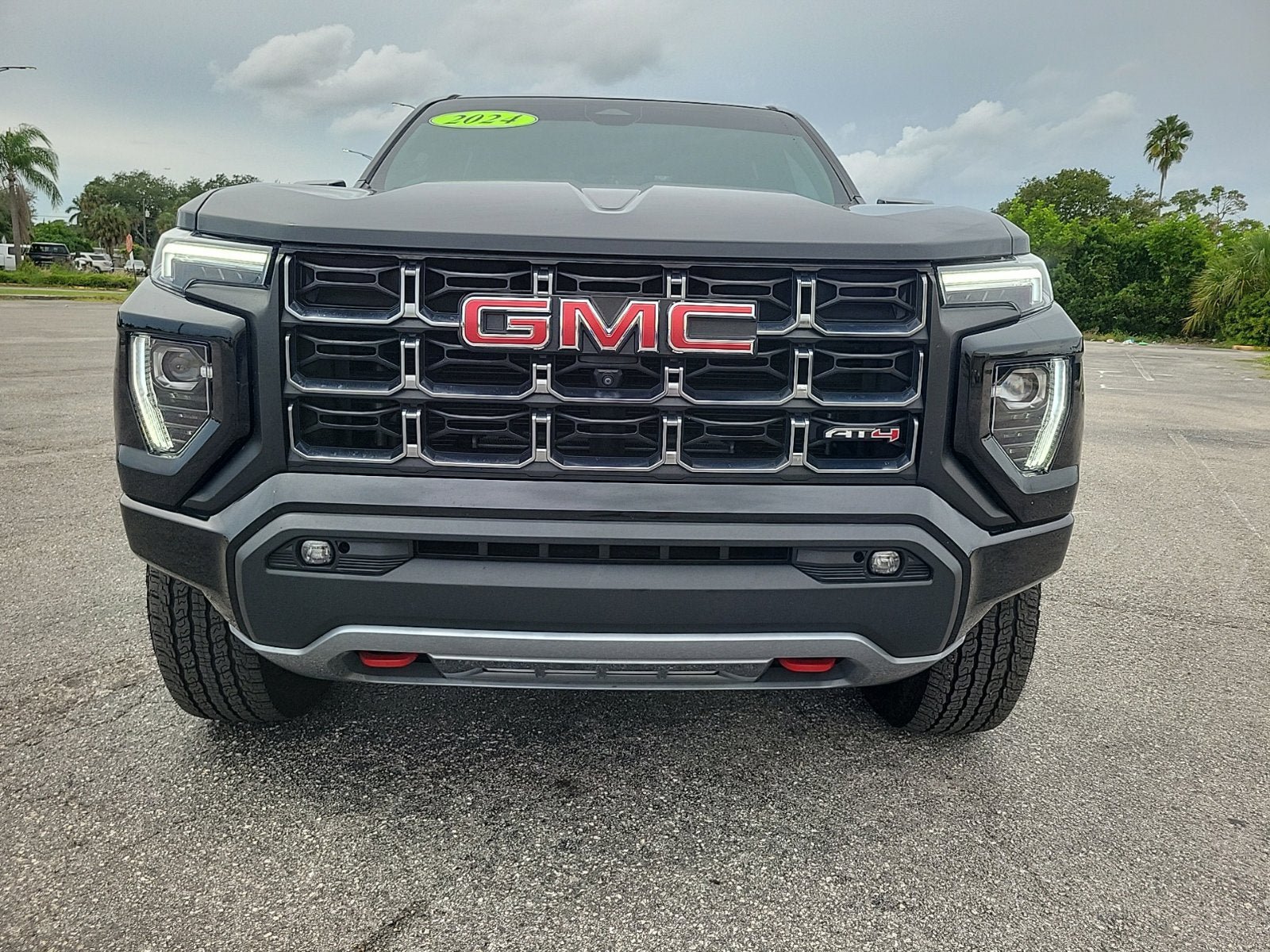 Used 2024 GMC Canyon AT4 w/ Technology Package AWD/4WD image 4