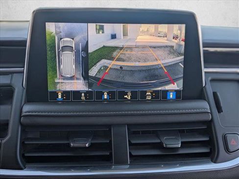 Used 2021 Chevrolet Suburban Z71 w/ Z71 Signature Package image 14