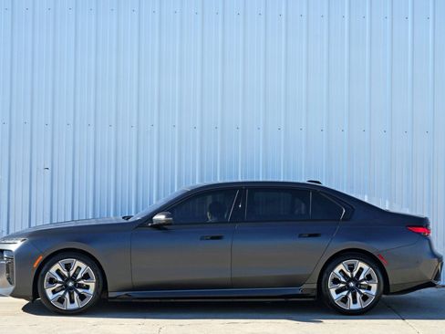 Used 2023 BMW i7 xDrive60 image 55