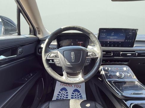 Used 2023 Lincoln Nautilus FWD w/ Premium Package image 9