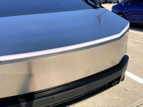 Used 2024 Tesla Cybertruck AWD Crew Cab image 27