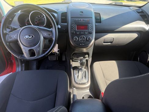 Used 2013 Kia Soul + FWD image 10