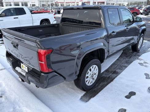 Used 2025 Toyota Tacoma SR5 image 5