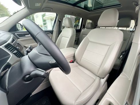 Certified 2022 Volkswagen Atlas SE w/ Panoramic Sunroof Package image 11