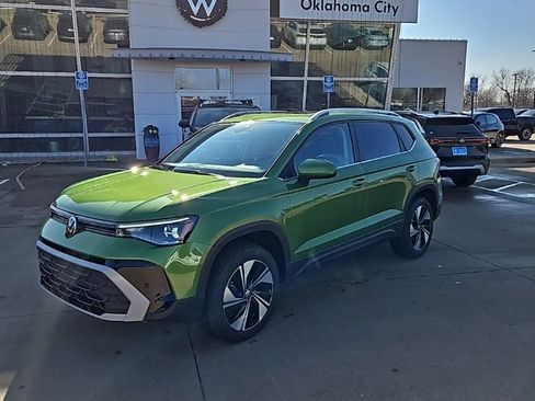 New 2026 Volkswagen Taos SE AWD/4WD image 1