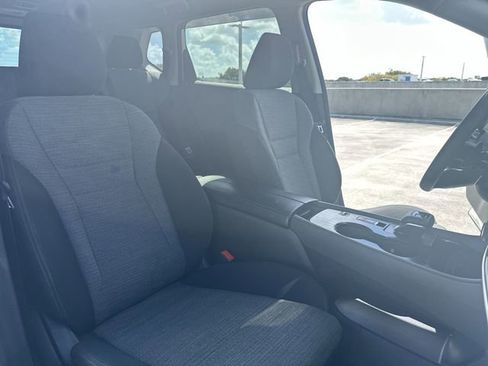 Used 2023 Nissan Rogue SV image 30