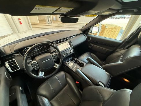 Used 2018 Land Rover Discovery SE image 22