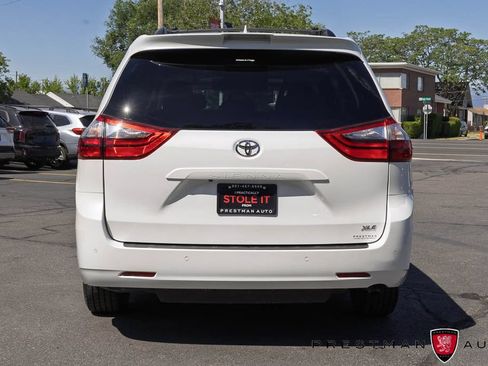 Used 2020 Toyota Sienna XLE Premium FWD image 19