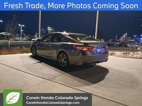 Used 2018 Toyota Camry SE image 5
