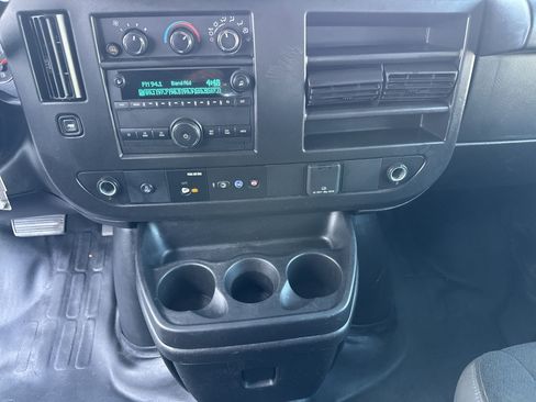 Used 2022 GMC Savana 2500 image 25