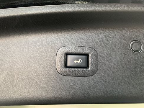 Used 2020 Nissan Armada SL w/ Premium Package RWD image 36