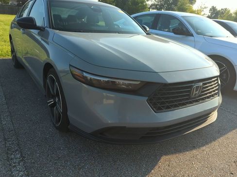 Used 2024 Honda Accord Sport image 2