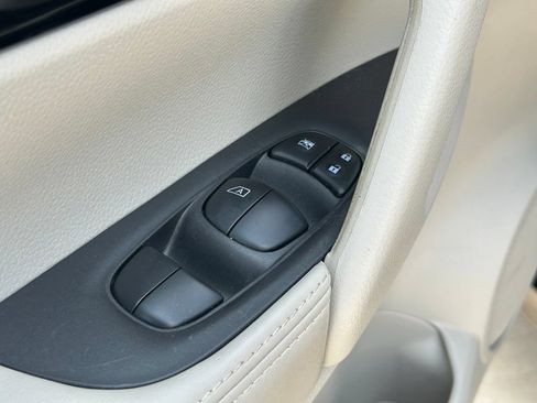 Used 2020 Nissan Rogue Sport SV FWD image 21