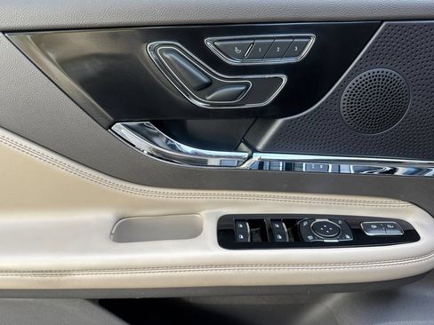 Certified 2024 Lincoln Corsair FWD w/ Equipment Group 101A image 11