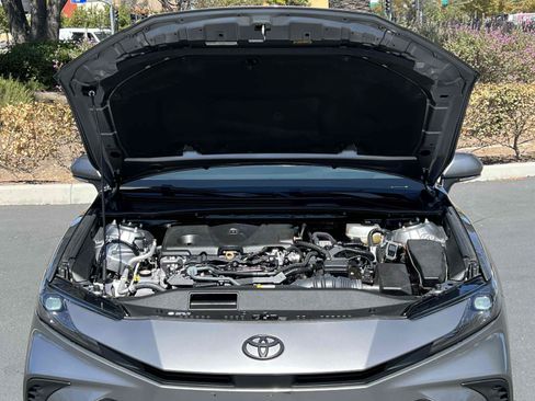 Used 2025 Toyota Camry SE w/ Convenience Package FWD image 21