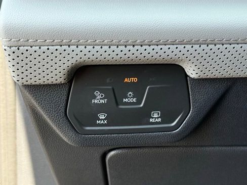 Used 2025 Volkswagen Atlas Peak Edition SE image 24