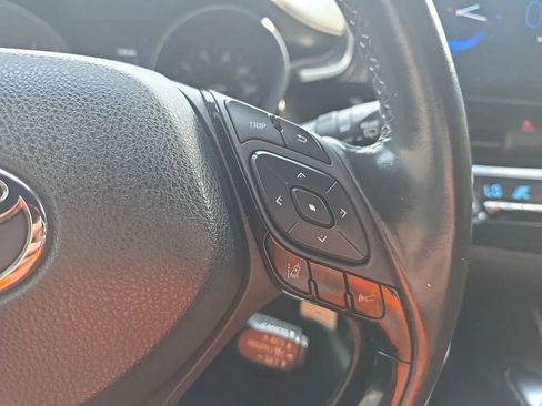 Used 2018 Toyota C-HR XLE FWD image 17