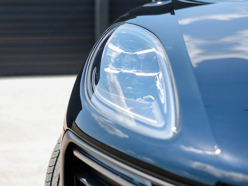 Certified 2026 Porsche Macan AWD/4WD image 13