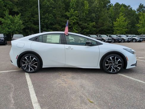 New 2026 Toyota Prius Plug-In Hybrid FWD image 3