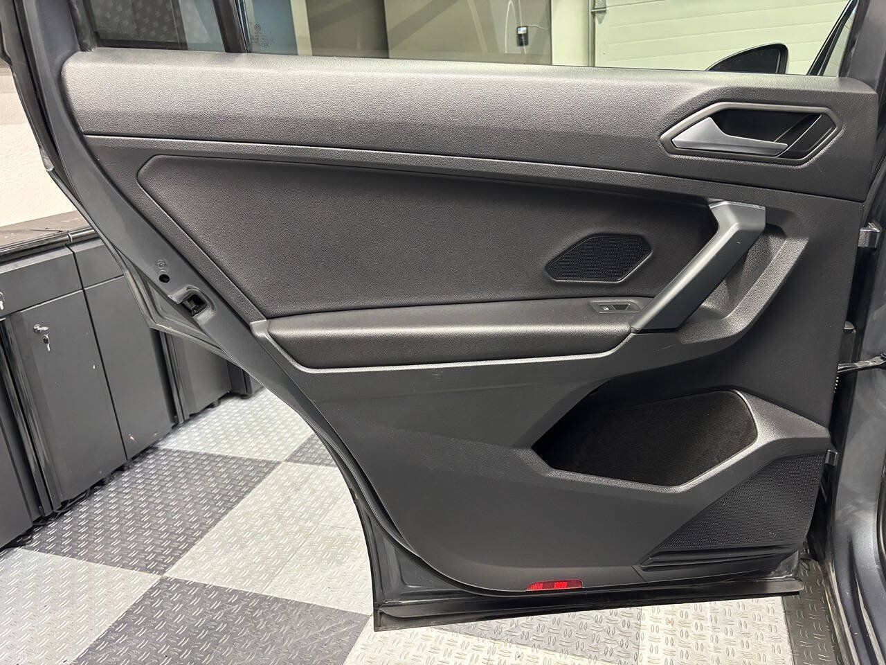 Used 2019 Volkswagen Tiguan SE w/ 3rd Row Seat Package AWD/4WD image 16