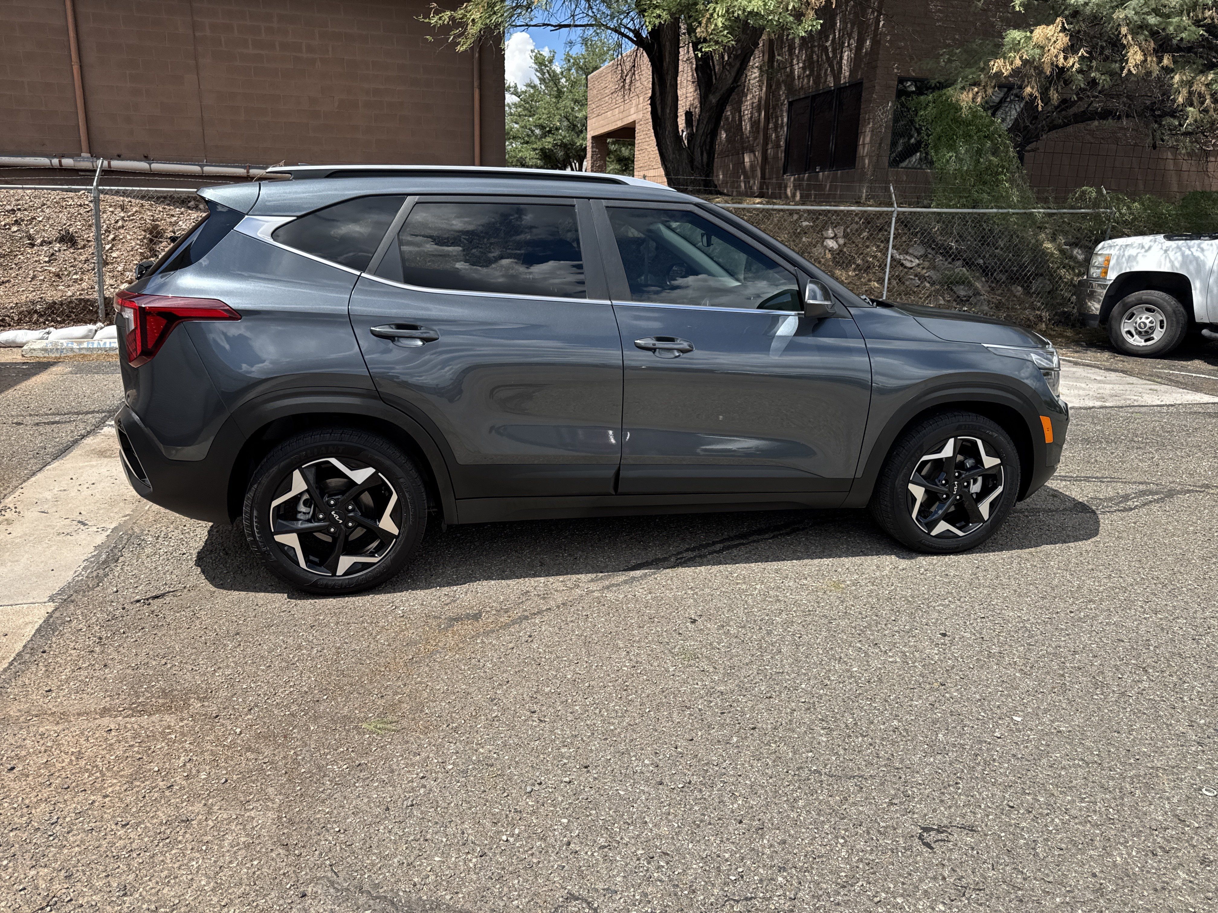 Used 2024 Kia Seltos EX FWD image 8