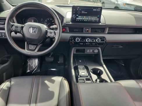 Certified 2025 Honda Pilot TrailSport image 11