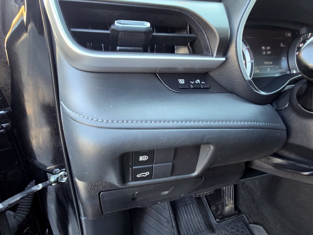 Used 2022 Toyota Highlander XLE AWD/4WD image 20